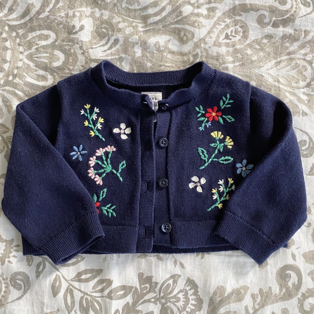 Baby Gap sweater size 3-6 months